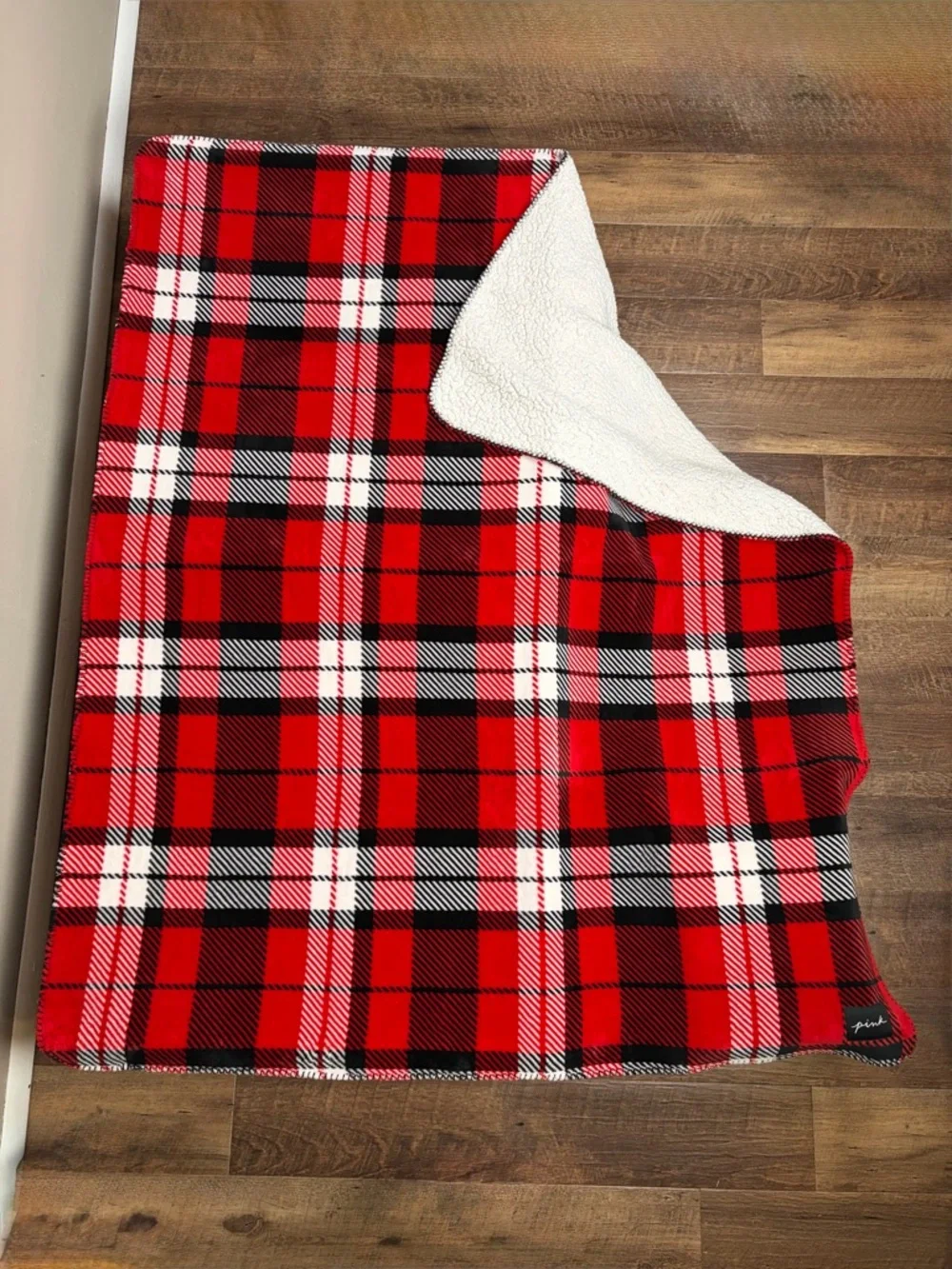 VS PINK Red Black Plaid Sherpa Campus Blanket Classic Rare 50x60 Warm Christmas